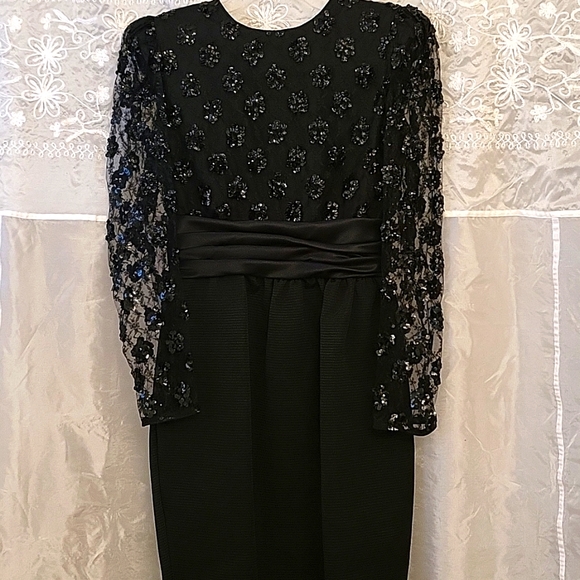 FLASH SALE! CHIC Lace & Sequin Cocktail Dress, Ruched Satin Waist, Tulip Skirt 8 - Picture 15 of 17